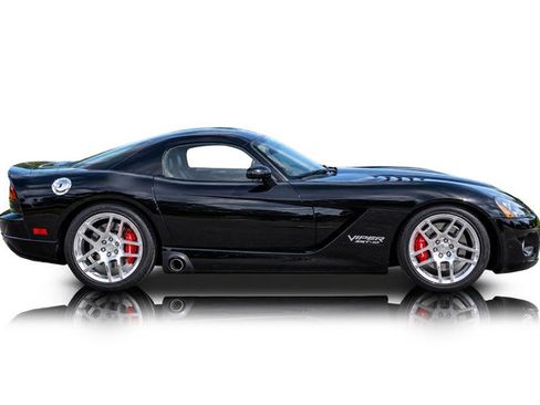 Used 2006 Dodge Viper SRT-10 RWD image 2