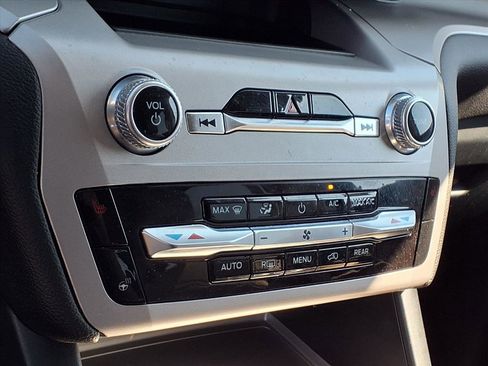 Used 2023 Ford Explorer XLT w/ Equipment Group 202A image 14