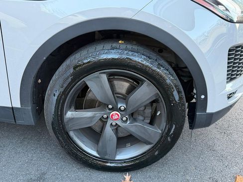 Used 2018 Jaguar E-PACE SE image 32
