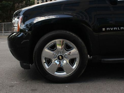 Used 2007 Chevrolet Avalanche LT w/ LT Preferred Equipment Group AWD/4WD image 11