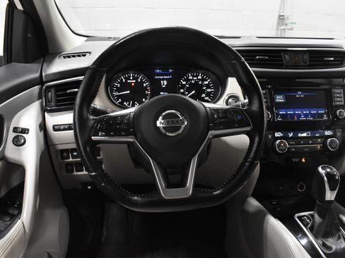 Used 2020 Nissan Rogue Sport SV w/ Technology Package FWD image 9