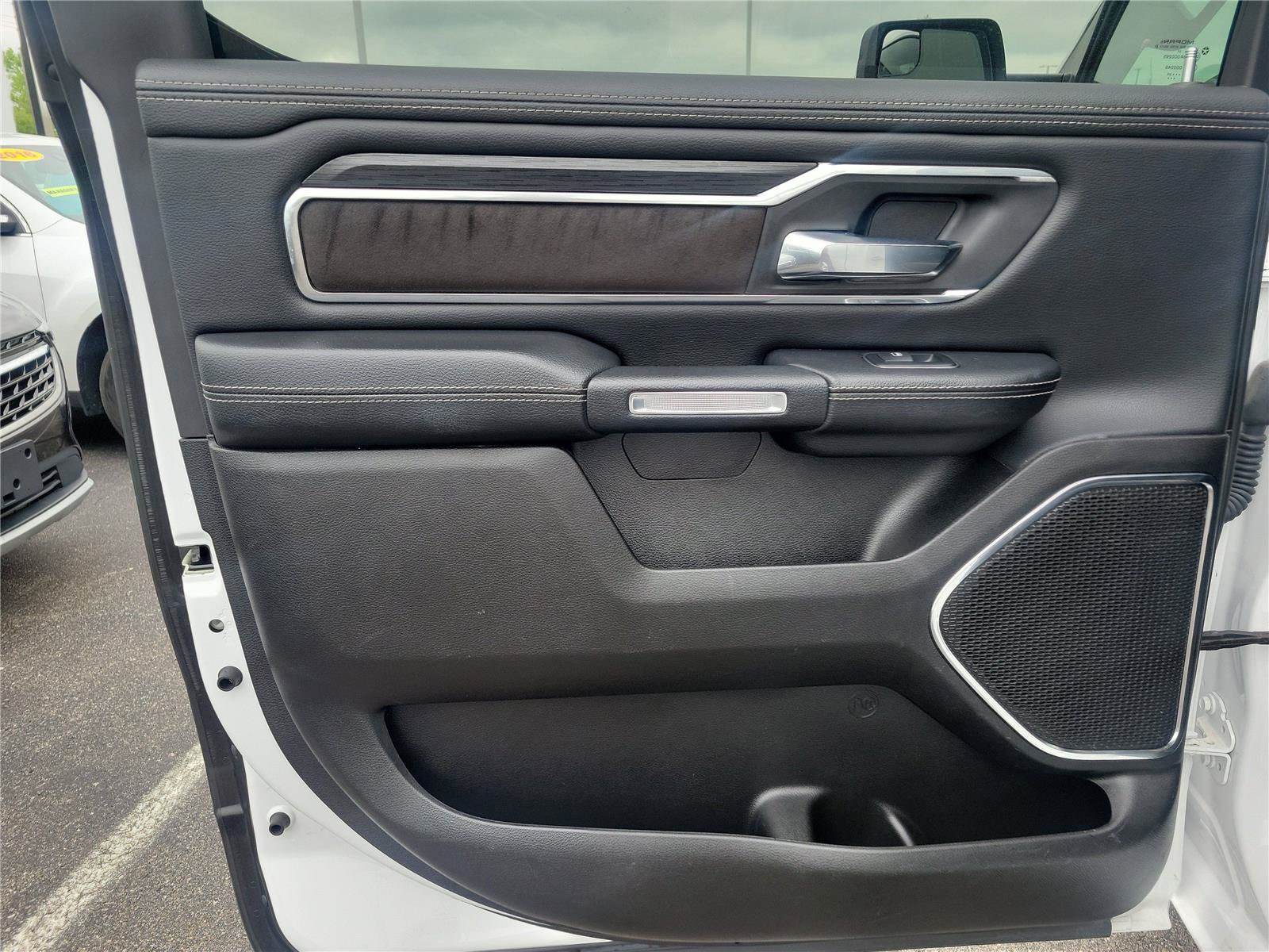 Used 2024 RAM 1500 Laramie AWD/4WD image 16