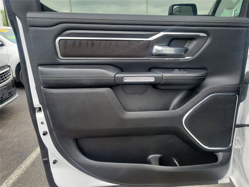 Used 2024 RAM 1500 Laramie AWD/4WD image 16