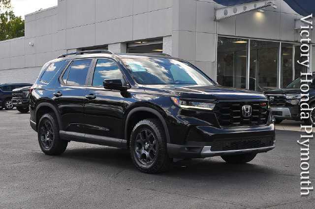 Certified 2025 Honda Pilot TrailSport image 1