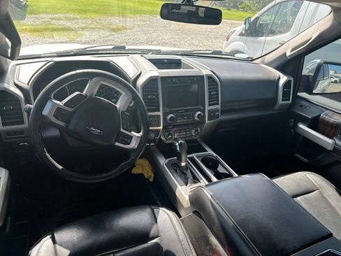 Used 2018 Ford F150 Lariat w/ Equipment Group 502A Luxury AWD/4WD image 7