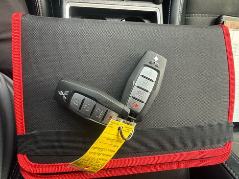 Used 2024 Mitsubishi Outlander SE AWD/4WD image 26