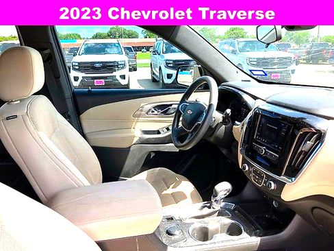 Used 2023 Chevrolet Traverse LS FWD image 11