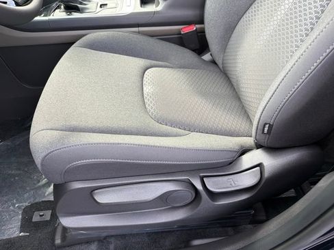 New 2026 Kia Carnival LX FWD image 13
