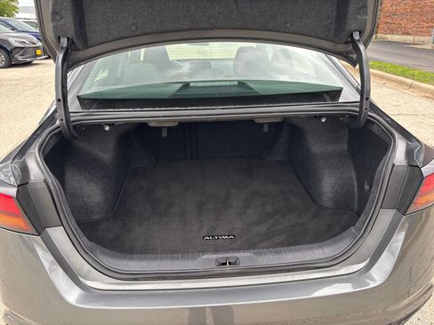 Used 2025 Nissan Altima 2.5 SV FWD image 30