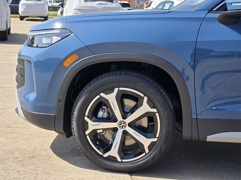 New 2025 Volkswagen Tiguan SE image 5