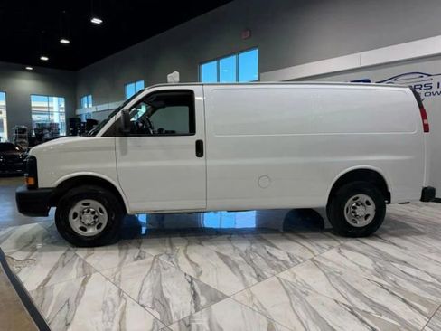 Used 2015 Chevrolet Express 3500 image 9
