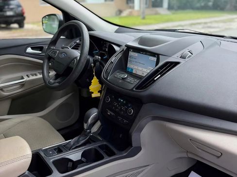 Used 2019 Ford Escape SE image 11