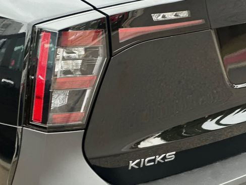 New 2026 Nissan Kicks SR FWD image 29