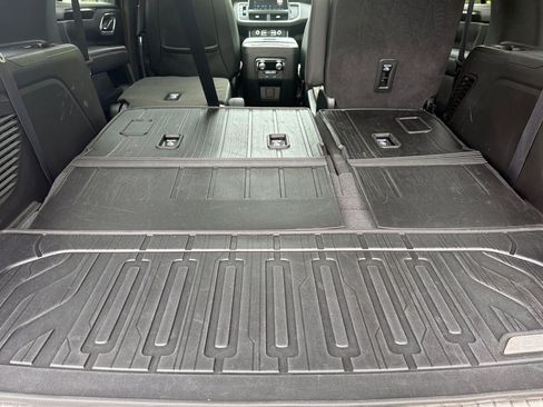Used 2023 GMC Yukon AT4 w/ Technology Package AWD/4WD image 17