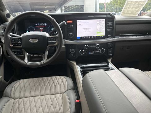 Used 2025 Ford F450 Platinum w/ Platinum Plus Package image 40