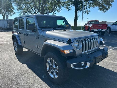 Used 2021 Jeep Wrangler Unlimited Sahara w/ Cold Weather Group AWD/4WD image 3