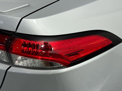 Used 2021 Toyota Corolla SE image 32