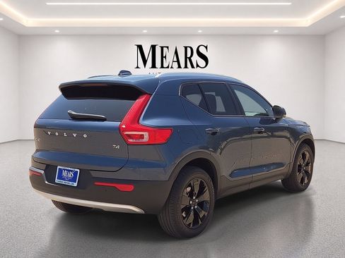 Used 2021 Volvo XC40 T4 Momentum FWD image 6