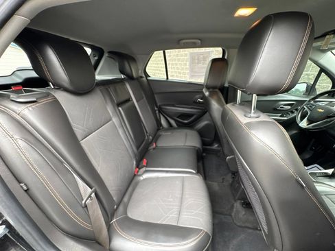 Used 2019 Chevrolet Trax LT w/ LT Convenience Package AWD/4WD image 32