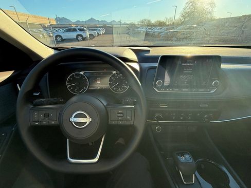 Used 2023 Nissan Rogue S image 21