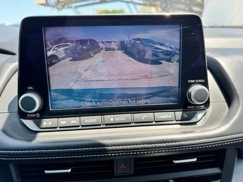 Used 2025 Nissan Rogue SV FWD image 14