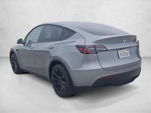 Used 2025 Tesla Model Y Long Range RWD image 7