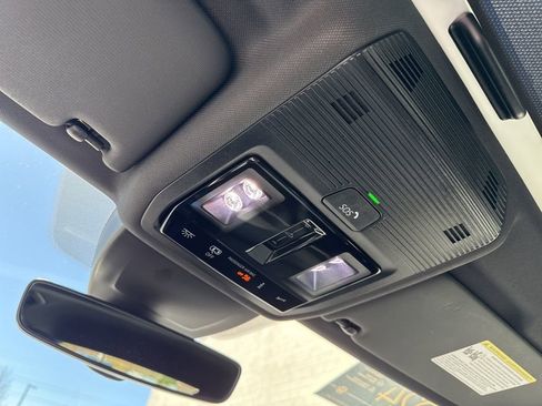 Certified 2024 Volkswagen Golf R 2.0T image 33