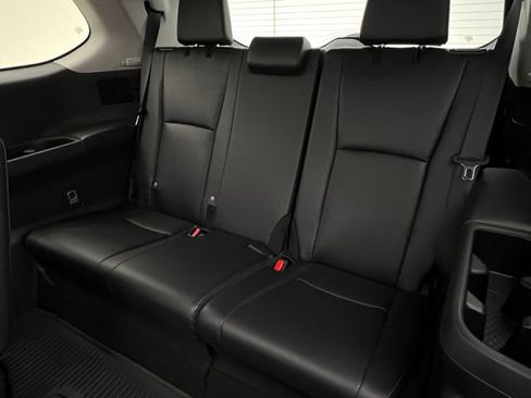 Used 2024 Toyota Grand Highlander AWD image 16