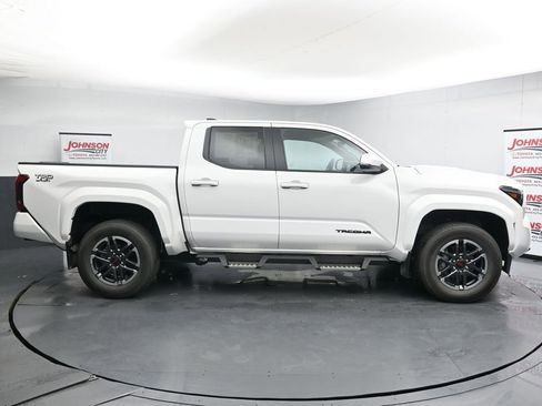 Used 2024 Toyota Tacoma TRD Sport w/ TRD Sport Upgrade Package AWD/4WD image 9