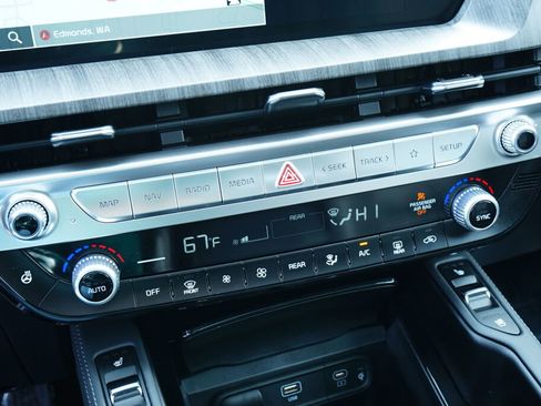 Used 2023 Kia Telluride EX image 24