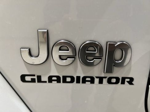 Used 2022 Jeep Gladiator Overland w/ Popular Equipment Package AWD/4WD image 28