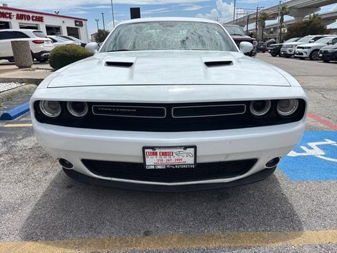 Used 2021 Dodge Challenger SXT w/ Driver Convenience Group RWD image 2