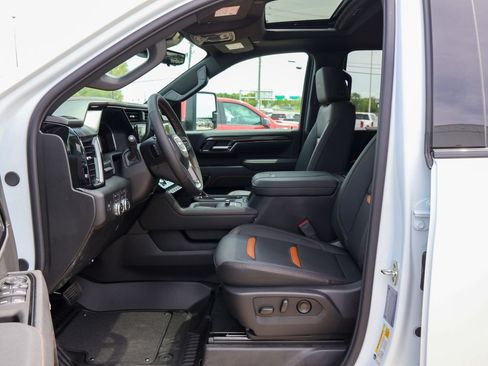 New 2026 GMC Sierra 2500 AT4 w/ AT4 Premium Plus Package AWD/4WD image 9