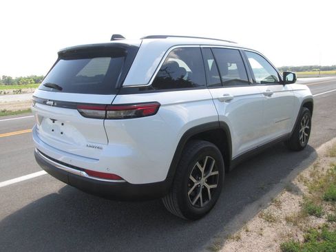 Used 2023 Jeep Grand Cherokee Limited w/ Trailer Tow Prep Group (B) AWD/4WD image 6