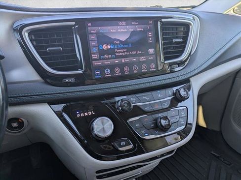 Used 2019 Chrysler Pacifica Limited w/ Advanced Safetytec Group image 16