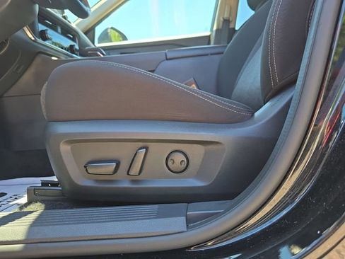 Used 2025 Nissan Rogue SV FWD image 34