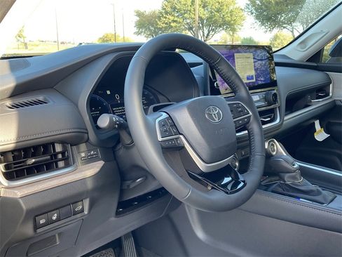 New 2026 Toyota Grand Highlander Platinum image 8