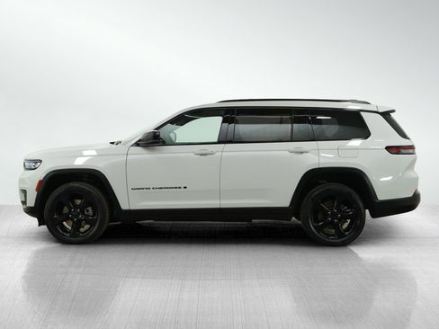 Used 2023 Jeep Grand Cherokee L Laredo image 2
