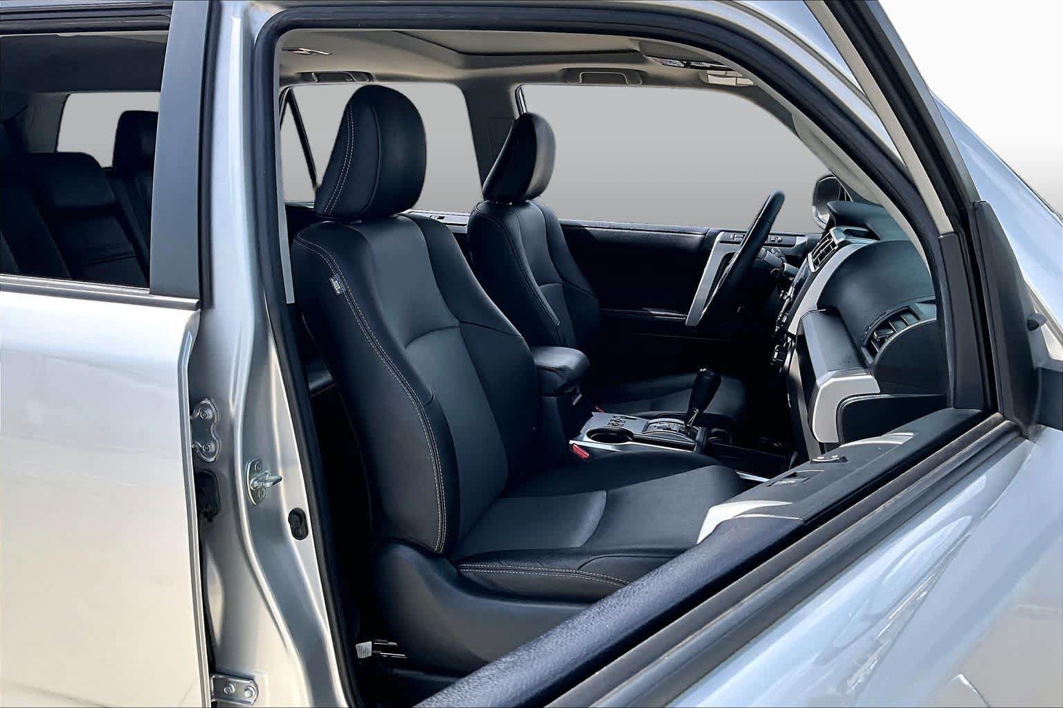 Used 2022 Toyota 4Runner SR5 Premium w/ Moonroof Package RWD image 9