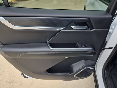 Used 2025 GMC Acadia Elevation w/ Elevation Premium Package FWD image 13