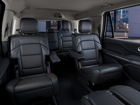 New 2027 Lincoln Navigator Premiere AWD/4WD image 12