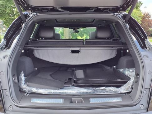 New 2025 Cadillac XT5 Premium Luxury w/ LPO, Floor Liner Package image 8