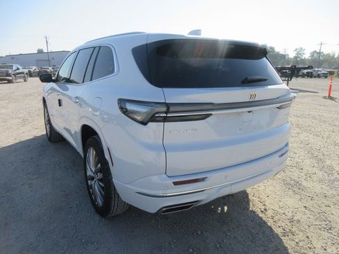 New 2026 Buick Enclave Avenir w/ Super Cruise Package FWD image 7