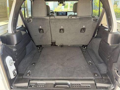Used 2025 Jeep Wrangler Unlimited Sport AWD/4WD image 31