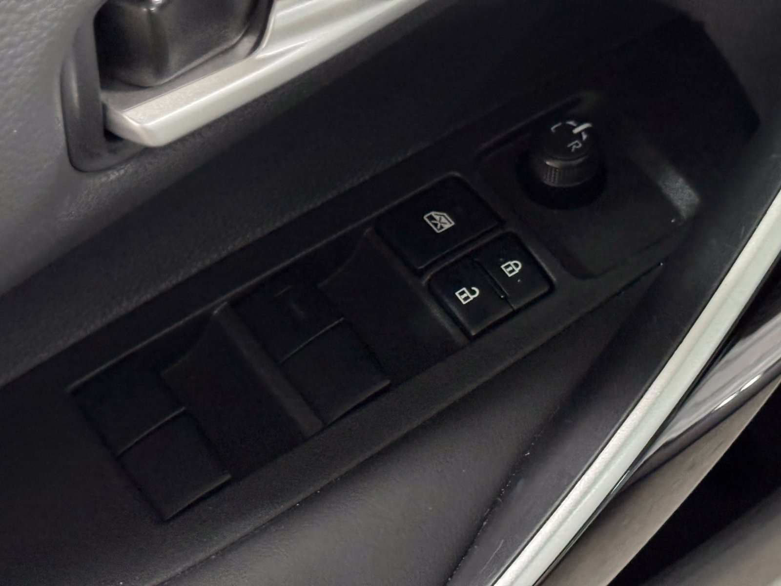 Used 2026 Toyota Corolla XSE FWD image 30