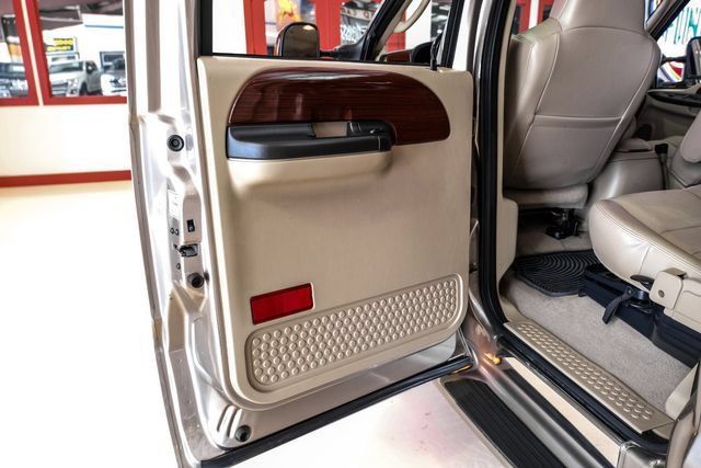 Used 2007 Ford F550 4x4 Crew Cab Super Duty image 44
