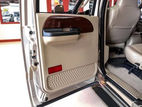 Used 2007 Ford F550 4x4 Crew Cab Super Duty image 44