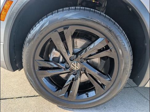 Used 2024 Volkswagen Tiguan SE R-Line AWD/4WD image 19