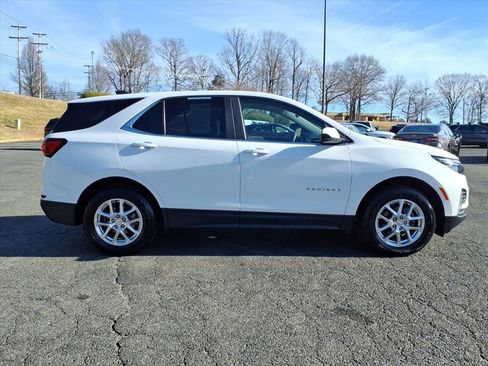 Used 2022 Chevrolet Equinox LT image 2