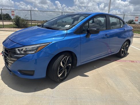 Used 2024 Nissan Versa SR FWD image 2